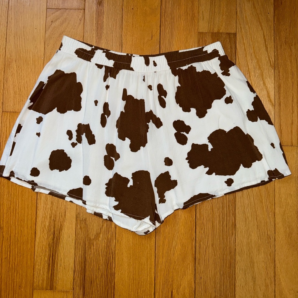 Women’s Forever 21 Cow Print Shorts in size M